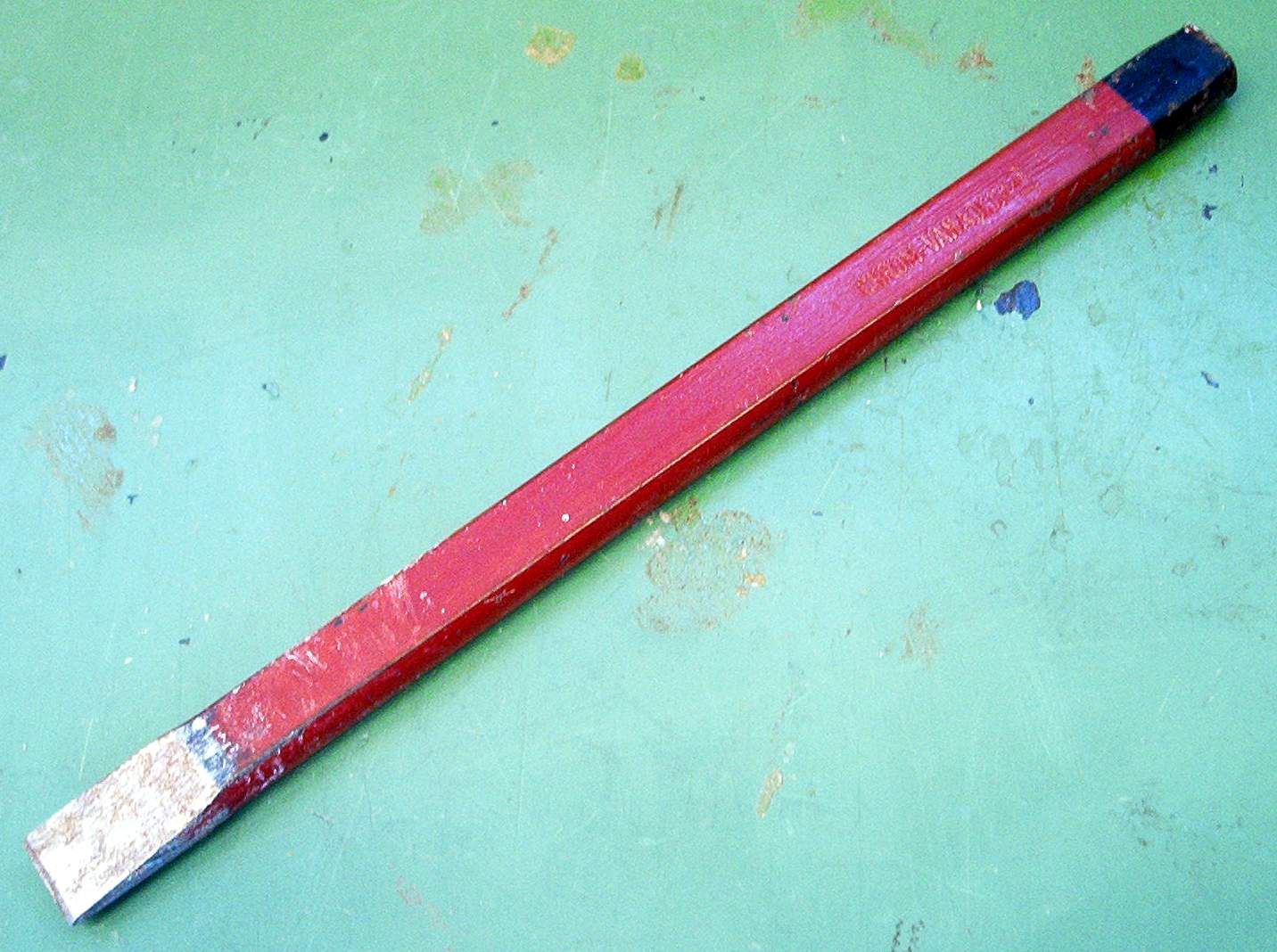 Зубило - инструмент, который понадобится для штукатурки